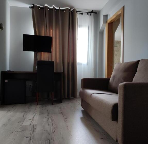 Полулюкс, El Capricho De Arguis