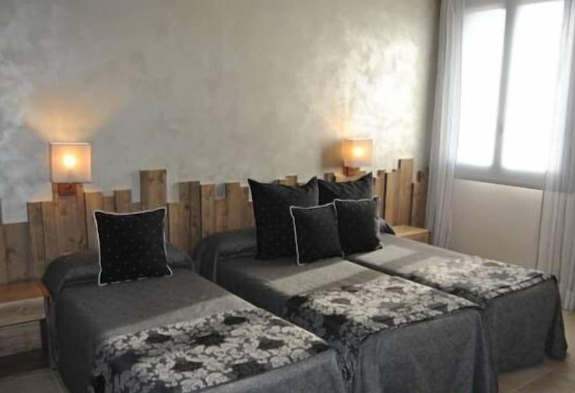 غرفة قياسية ثلاثية, Santa Barbara