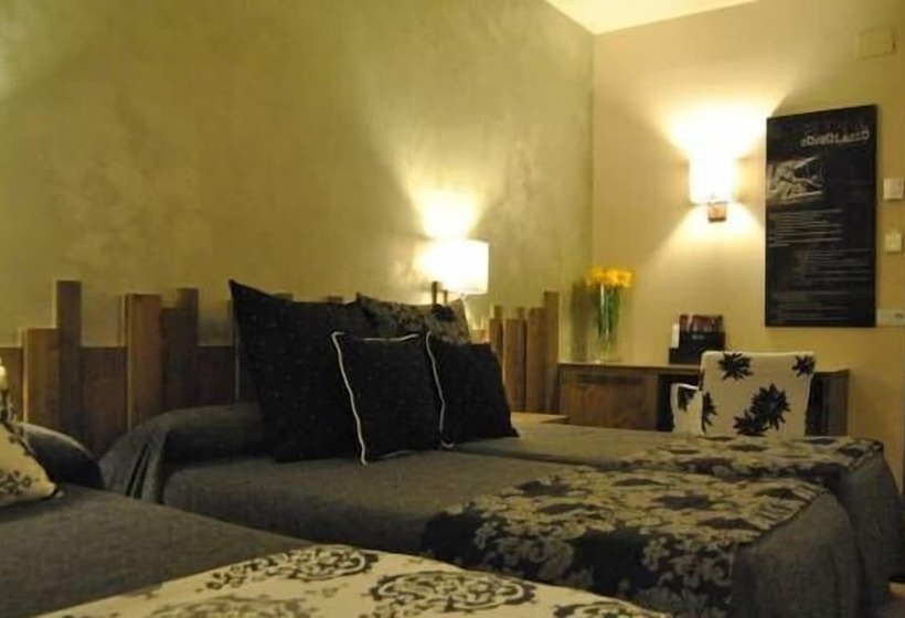 غرفة قياسية ثلاثية, Santa Barbara