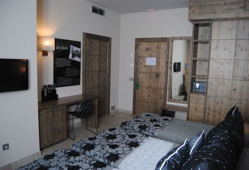 غرفة قياسية ثلاثية, Santa Barbara