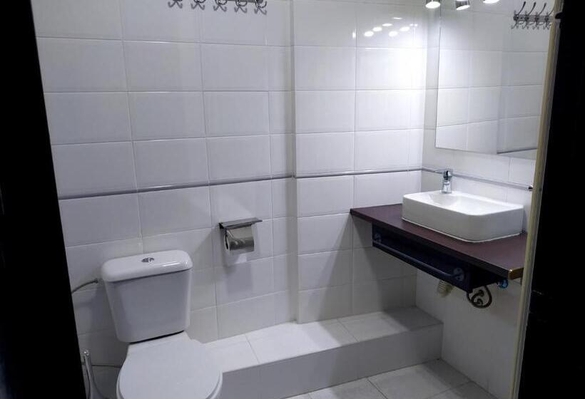 غرفة أساسية, Flats Friends Plaza De La Reina