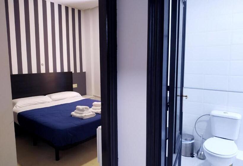 غرفة أساسية, Flats Friends Plaza De La Reina