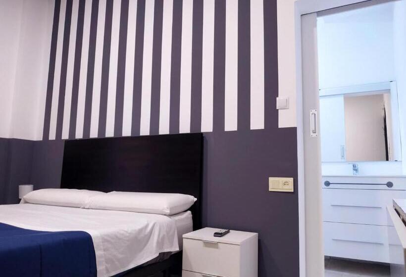 غرفة أساسية, Flats Friends Plaza De La Reina