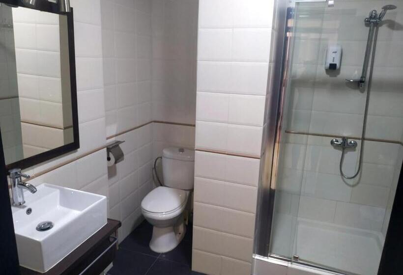 Четырехместный Номер Стандарт, Flats Friends Plaza De La Reina