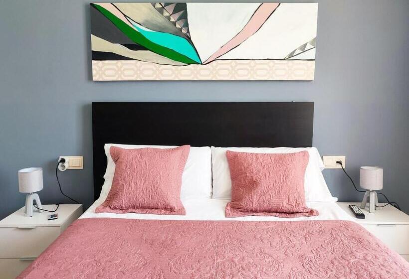 غرفة قياسية رباعية, Flats Friends Plaza De La Reina