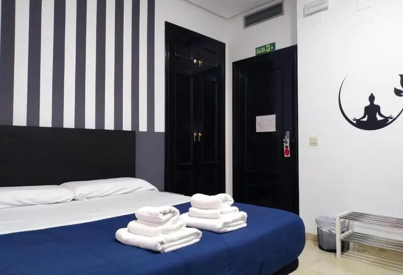 اتاق اکونومی, Flats Friends Plaza De La Reina