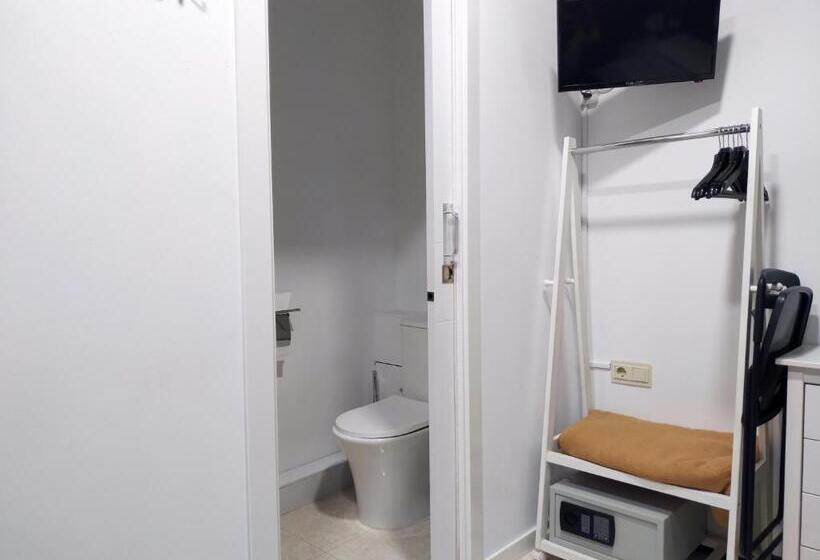 غرفة إقتصادية, Flats Friends Plaza De La Reina