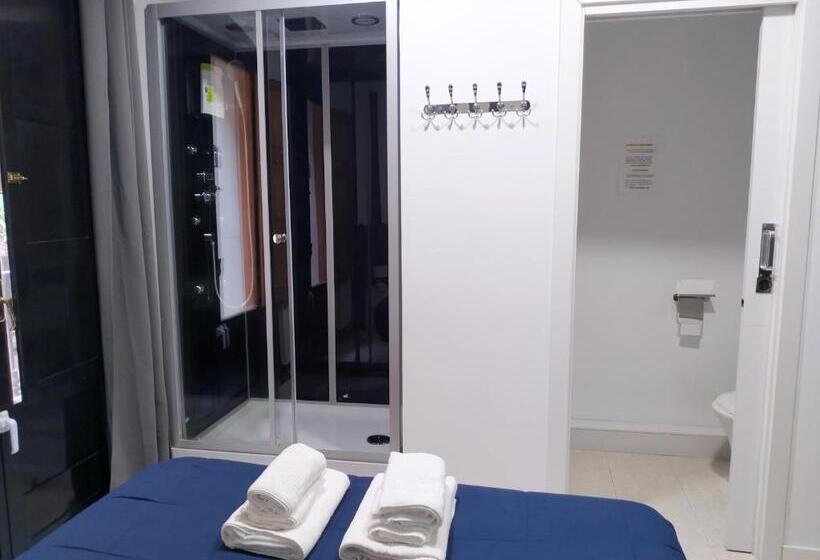 غرفة إقتصادية, Flats Friends Plaza De La Reina