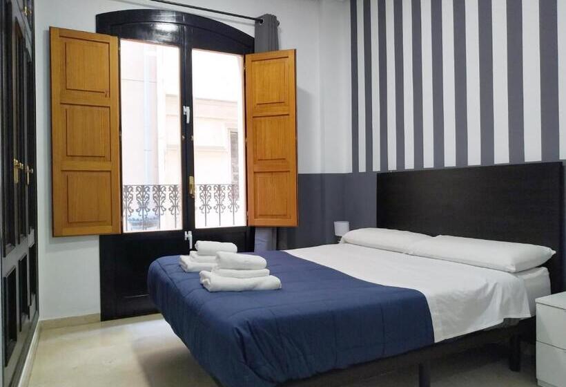 غرفة أساسية, Flats Friends Plaza De La Reina