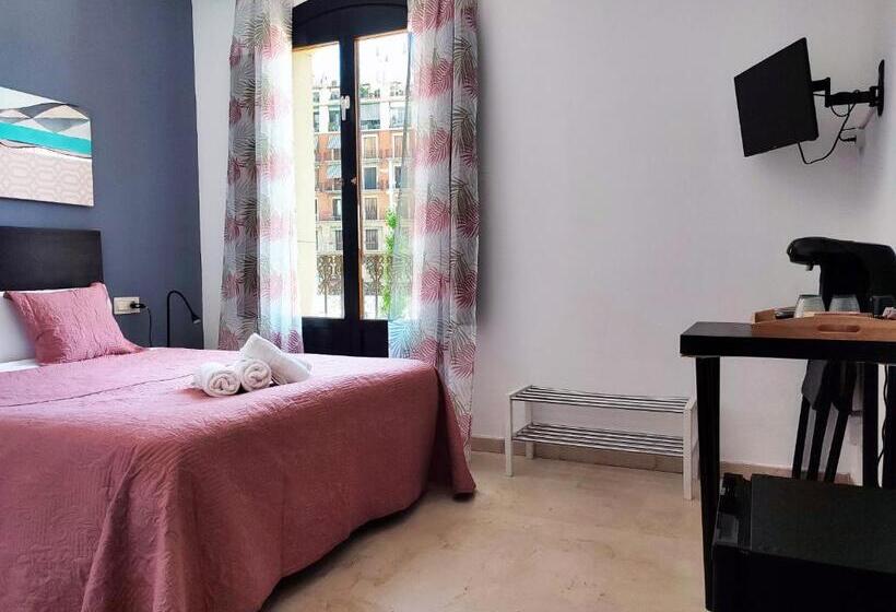 غرفة قياسية رباعية, Flats Friends Plaza De La Reina