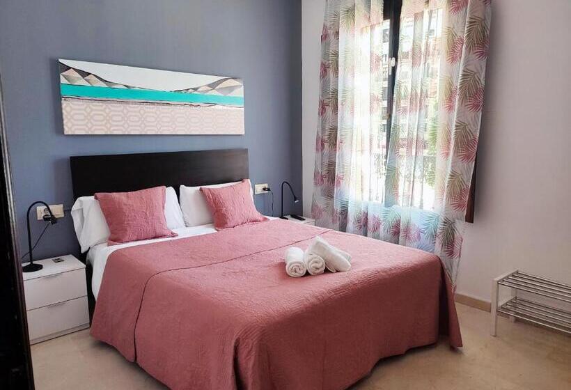 Четырехместный Номер Стандарт, Flats Friends Plaza De La Reina