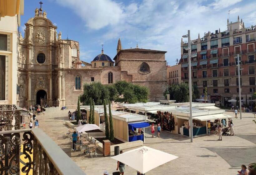 غرفة قياسية رباعية, Flats Friends Plaza De La Reina