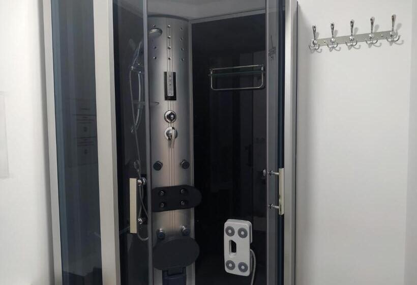 غرفة أساسية, Flats Friends Plaza De La Reina