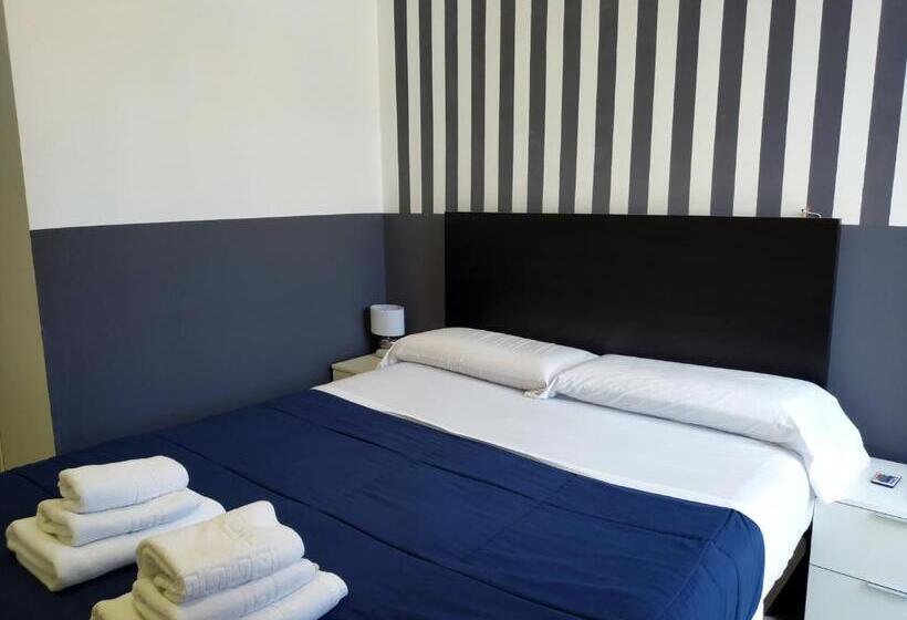 غرفة أساسية, Flats Friends Plaza De La Reina