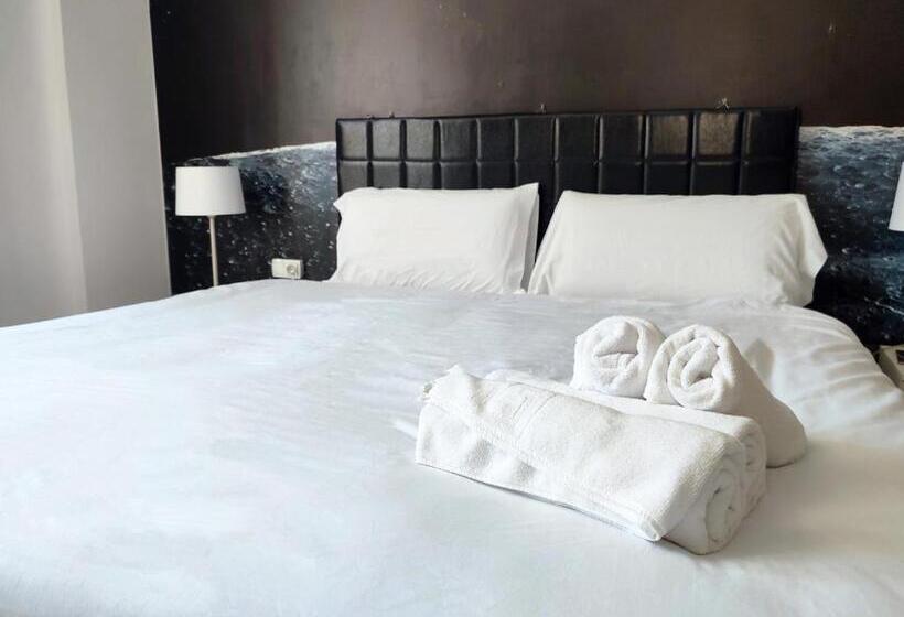 Стандартный Номер Кровать Кинг, Flats Friends Plaza De La Reina
