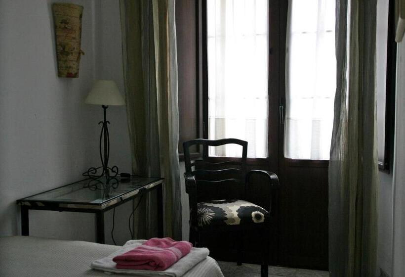 اتاق استاندارد یک نفره, Pension El Portillo