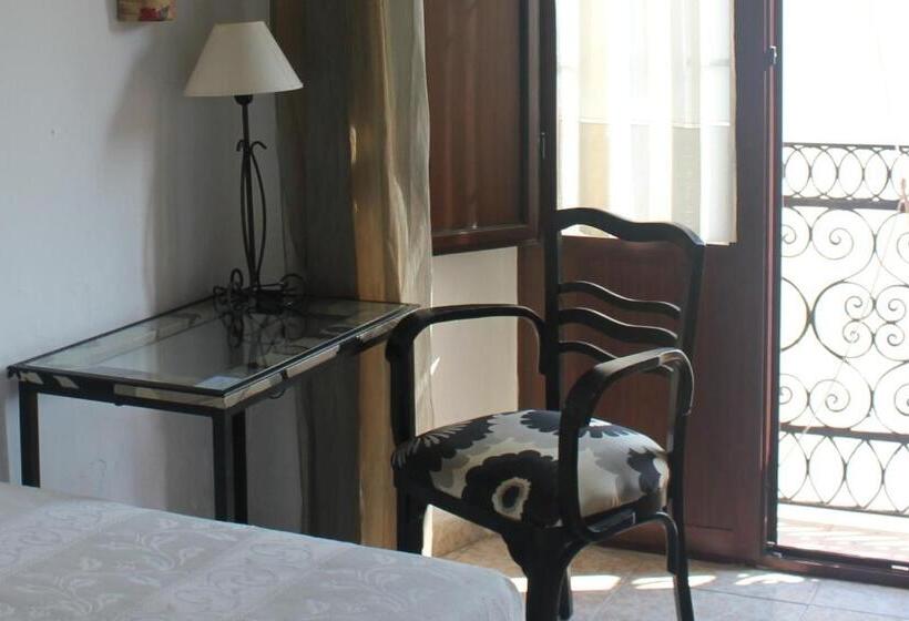 اتاق استاندارد یک نفره, Pension El Portillo