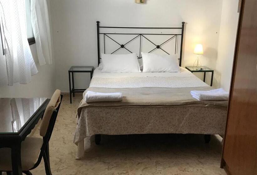 اتاق خانوادگی, Pension El Portillo