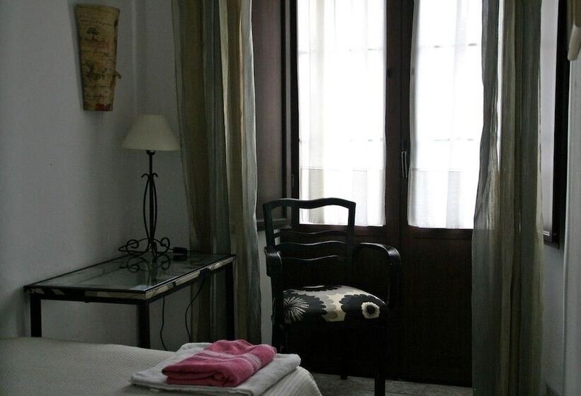 اتاق استاندارد یک نفره, Pension El Portillo