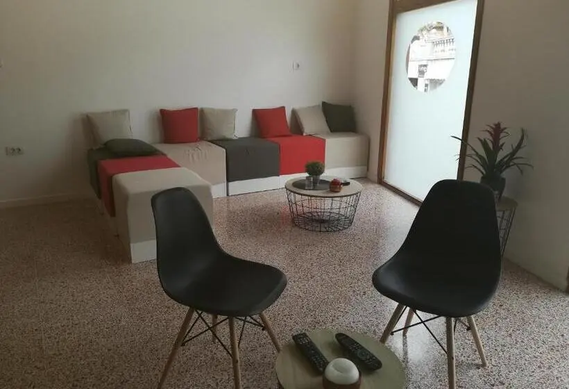 ルームシェアのワンベッド, Trevejo Hostel