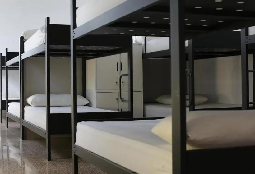 ルームシェアのワンベッド, Trevejo Hostel