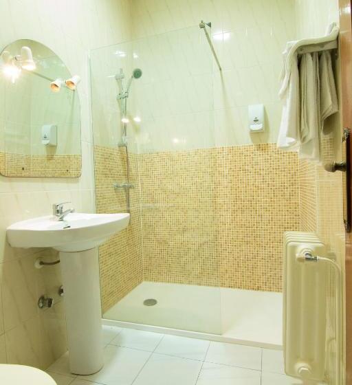 Номер Стандарт Трехместный, Hostal Santa Ana