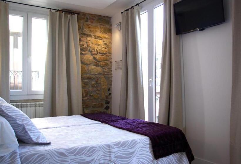 اتاق استاندارد سه تخته با بالکن, Pensión Balerdi Autocheck In