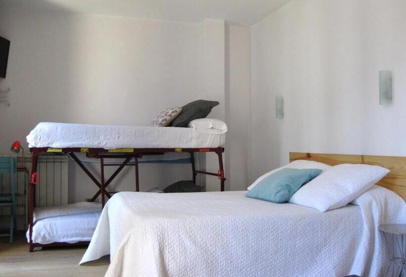 اتاق استاندارد چهارنفره با بالکن, Pensión Balerdi Autocheck In