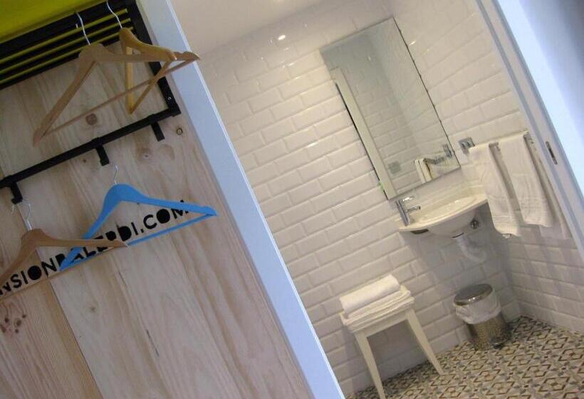 اتاق استاندارد چهارنفره با بالکن, Pensión Balerdi Autocheck In