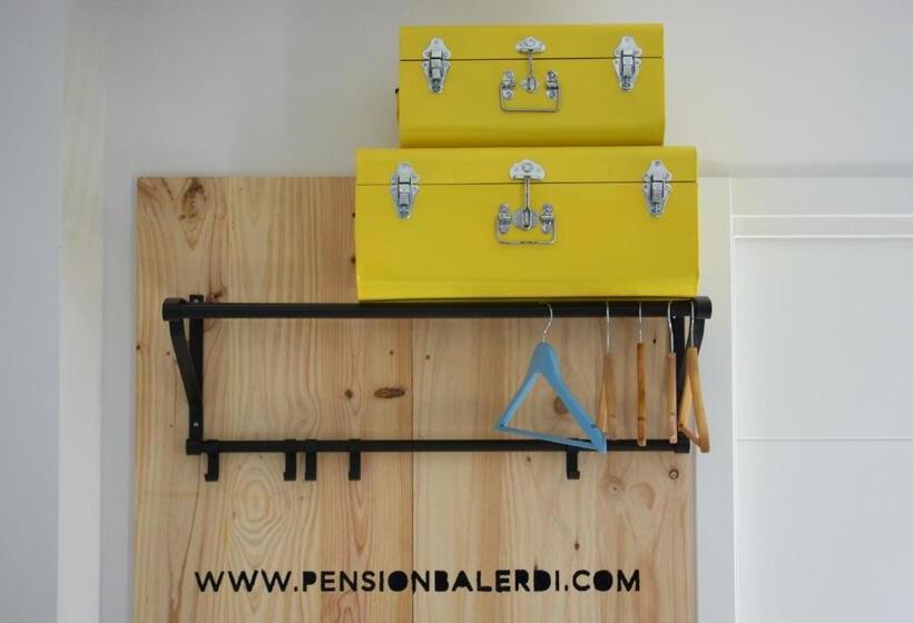 اتاق استاندارد چهارنفره با بالکن, Pensión Balerdi Autocheck In