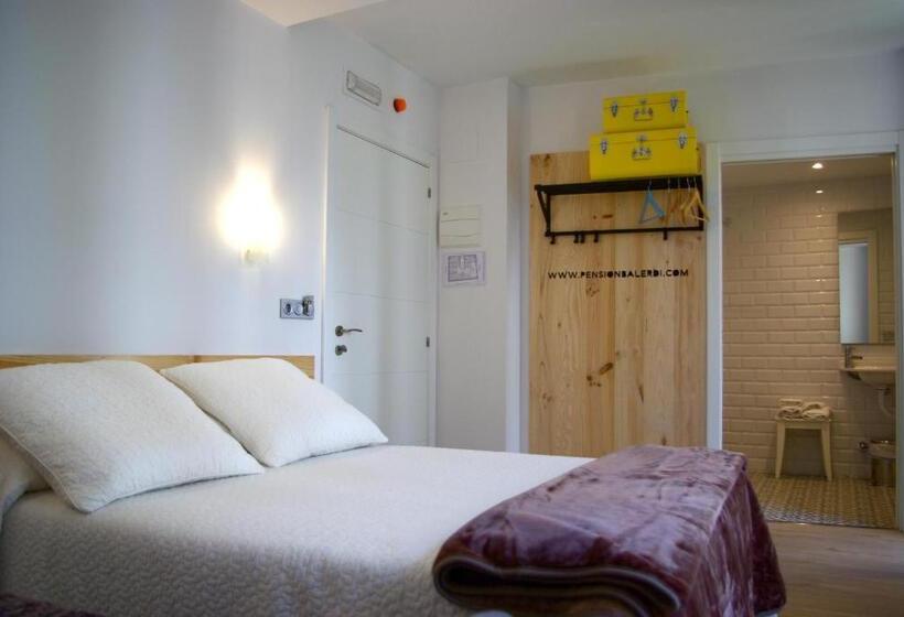 اتاق استاندارد چهارنفره با بالکن, Pensión Balerdi Autocheck In