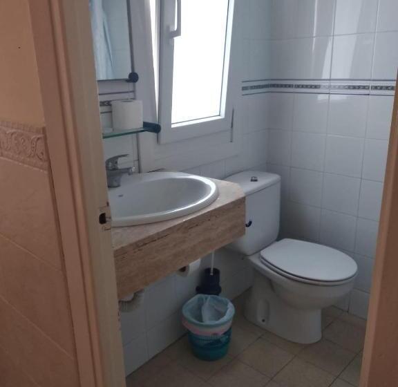 חדר בסיסי לשלושה, Pensión Juan Pedro