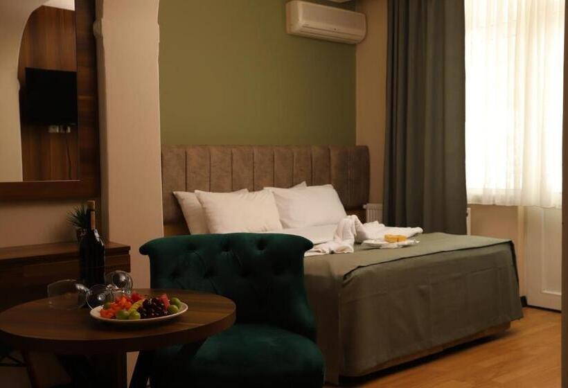 سوئیت با بالکن, Buldum Otel