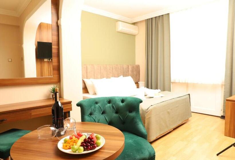 سوئیت با بالکن, Buldum Otel