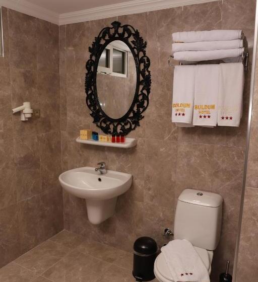 سوئیت با بالکن, Buldum Otel