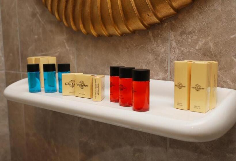 سوئیت با بالکن, Buldum Otel
