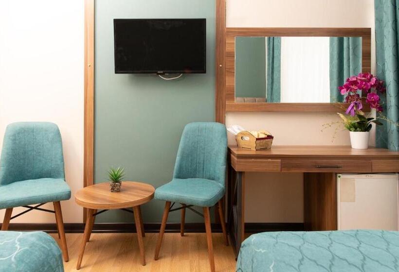 سوئیت با بالکن, Buldum Otel