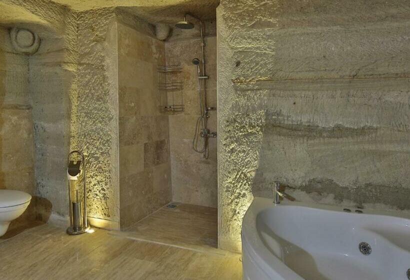 سوییت لوکس, Family Cave Suite