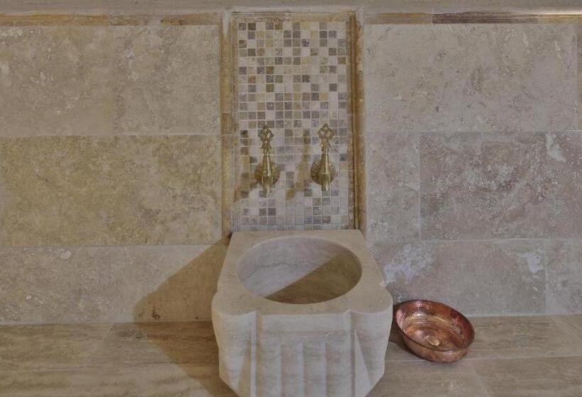 سوییت لوکس, Family Cave Suite