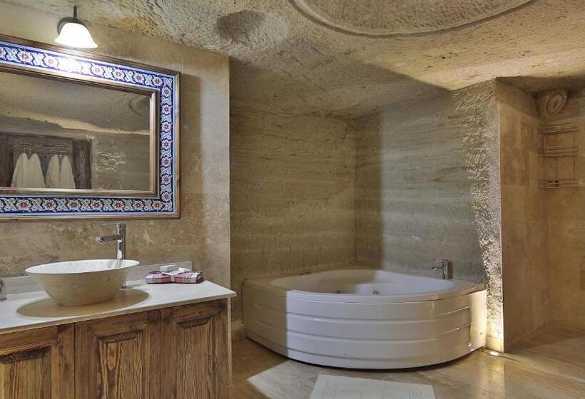 سوییت لوکس, Family Cave Suite