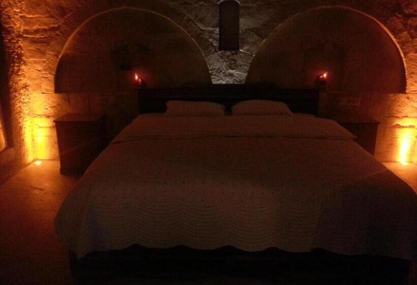 سوییت لوکس, Family Cave Suite