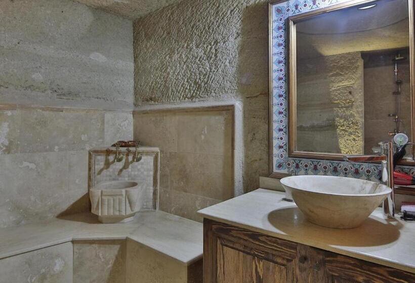 اتاق لوکس سه تخته, Family Cave Suite