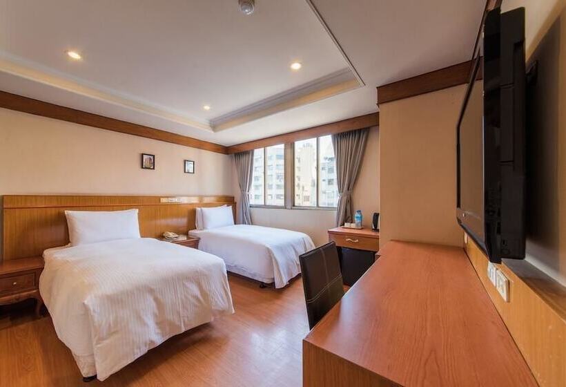 اتاق سوپریور, The Rivero