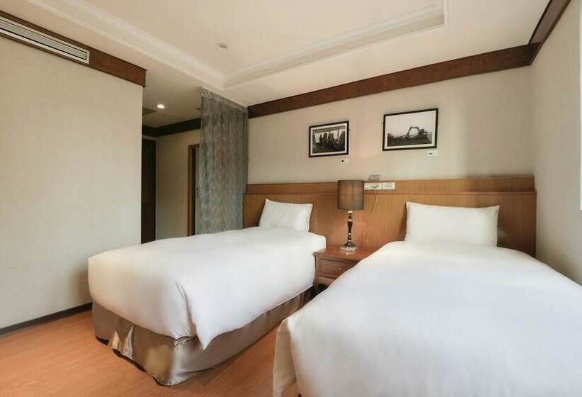 اتاق سوپریور, The Rivero