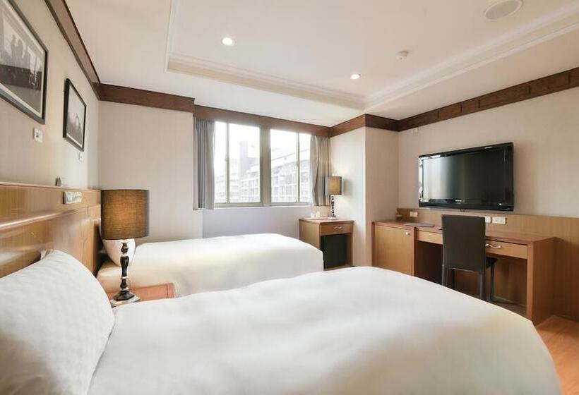 اتاق سوپریور, The Rivero