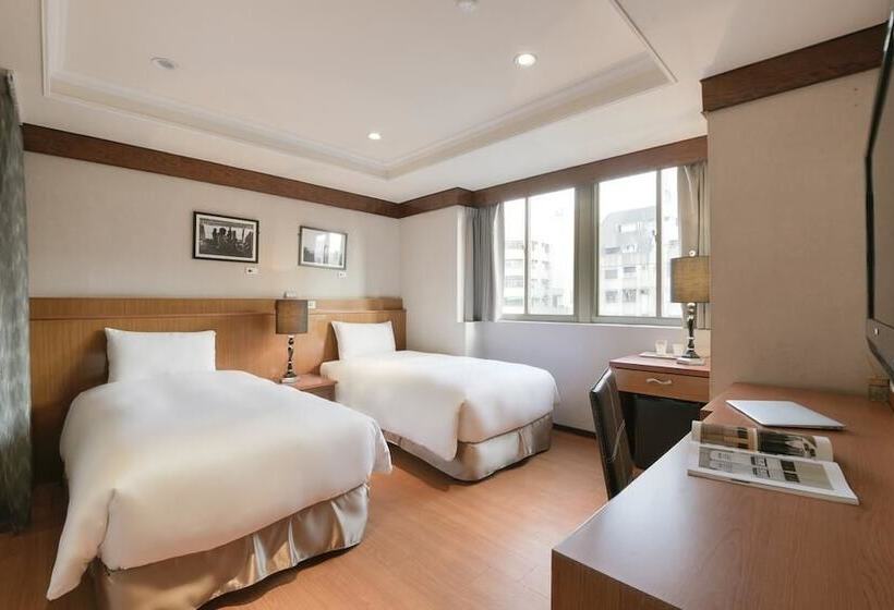 اتاق سوپریور, The Rivero