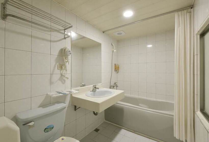 اتاق استاندارد, The Rivero