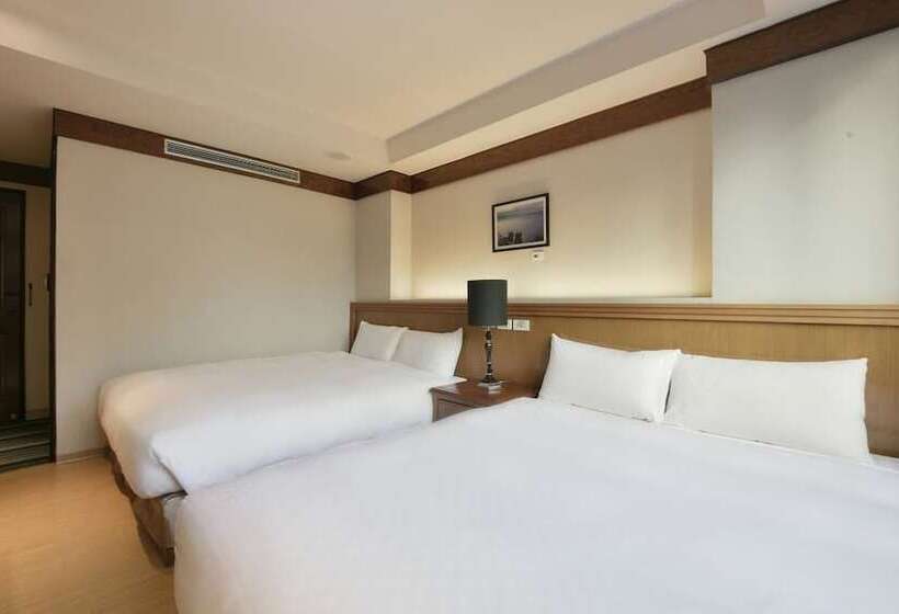 اتاق استاندارد چهار تخته, The Rivero