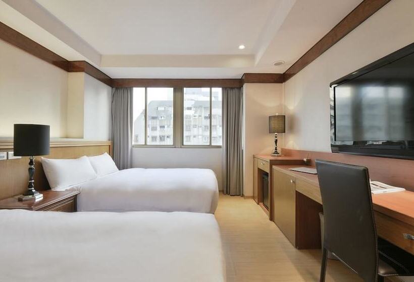 اتاق استاندارد چهار تخته, The Rivero