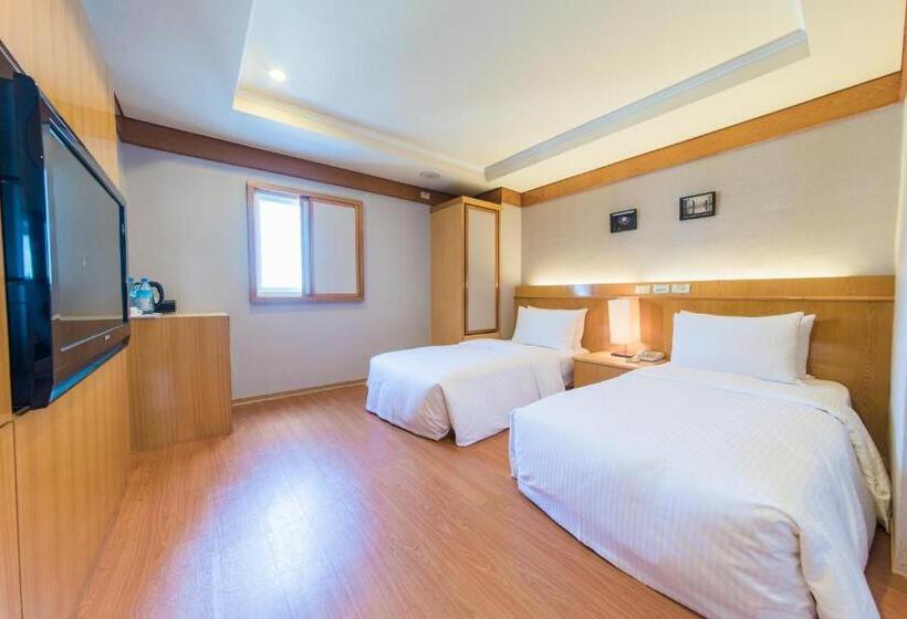 اتاق استاندارد, The Rivero